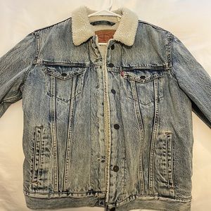 Levi’s Mens Medium Sherpa Jean Jacket.